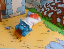 40201  Schtroumpf sur luge