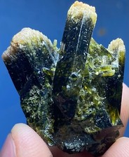 61 carats belle épidote par