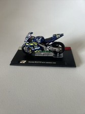 MINIATURE MOTORCYCLE 1/24 (33) HONDA RC 211 V Sete Gibernau 2004