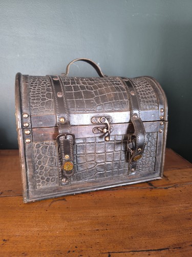 Ancien coffre bois - en,