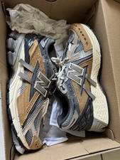 new balance 1906AA Argent et Moutarde 42 neuves jamais portées boîte OG