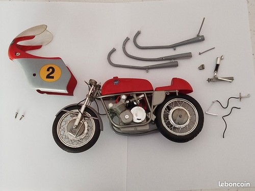 Maquette une agusta 500 - d'une,