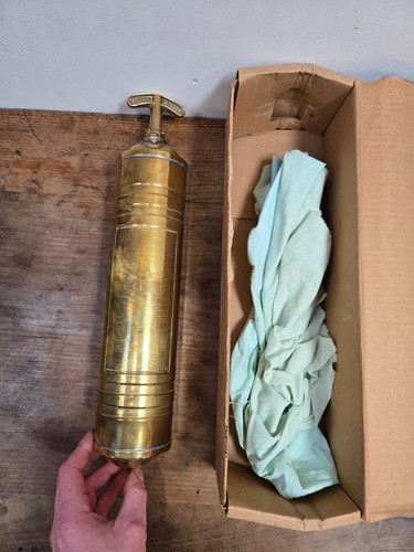 Ancien extincteur pyrene - ancien,