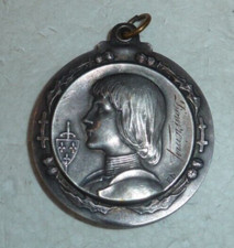Art Nouveau mirror pendant in silver metal decorated with a profile of Joan of Arc