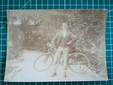 GG010 photo circa 1890 VGC 16.5x12 cm man pause in front of his racing bike