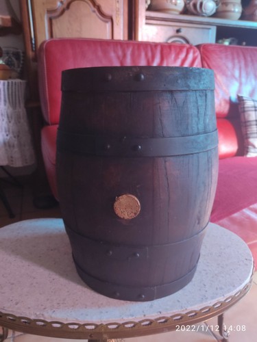 Ancien petit tonnelet vin - a,