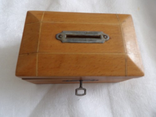 Ancienne tirelire coffret - ancienne,