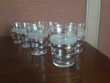 7 Petits verres avec un