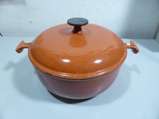 COCOTTE ronde LE CREUSET . ENZO MARI . LA MAMA .  Numéro 23
