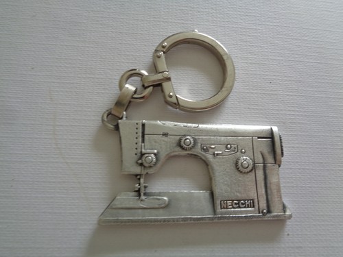 Ancien porte cle - porte, metal