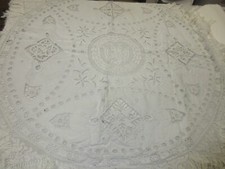 Antique round tablecloth, diameter without fringes 107 cm very good condition