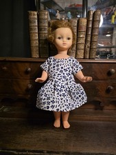 Ancienne poupée en plastique