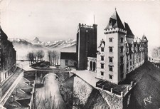 64 PAU LE CHATEAU ET LA CHAINE DES PYRENEES