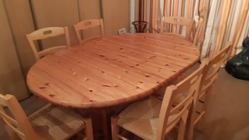 Ensemble table chaises en - et,