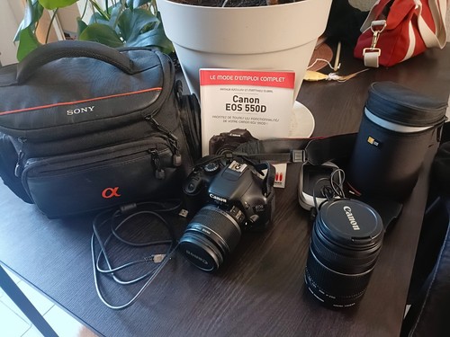 Canon eos 550d - +, +