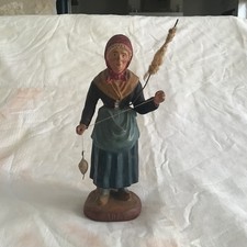 Rare Ancien  Santon femme au filage en parfait état. Signé Baret.