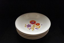 4 assiettes porcelaine fine V
