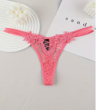 String roge en dentelle Taille