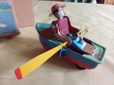 RAMEUR EN BATEAU JOUET