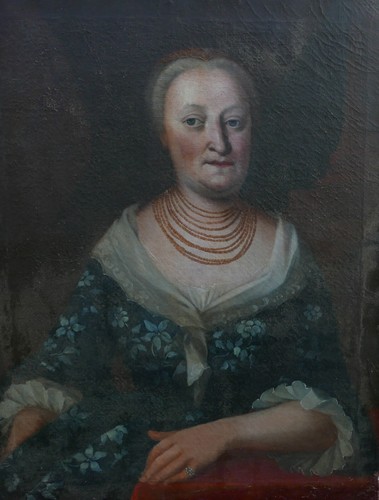 Grand portrait une femme - grand, d'une