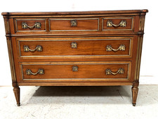 Commode de style Lois XVI en
