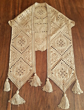 CHAPE -Brodée sur tissus satiné ,gansée de passementeries de soie