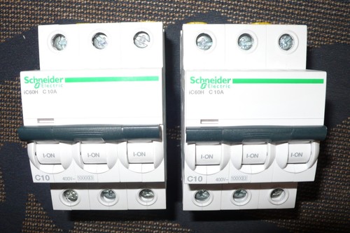 Disjoncteur triphase - triphase, 10