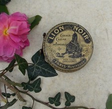 ANCIENNE BOITE  EN TOLE FER