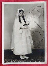 Photographie Jeune FILLE en robe de COMMUNION et Missel,  Religion  - 12,8x17,6