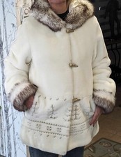 MANTEAU D'HIVER Femme, Fausse Fourrure avec Capuchon. Grandeur Petit, État Neuf