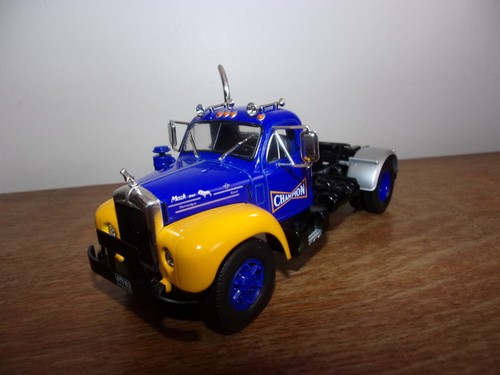 Camion semi remorque - 1/43,