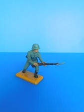 BRITAINS LTD / GERMAN ARMY WWII GERMAN IN COMBAT