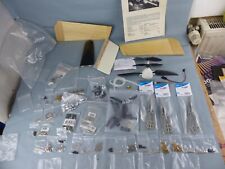 Modélisme avion RC lot de pièces hélices support visserie multiplex et divers