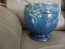 old blue varnished pot cover with lion head and swan frieze 21 cm high