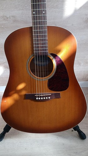 Guitare acoustique rustique