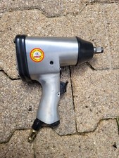 Cle à chocs pneumatique