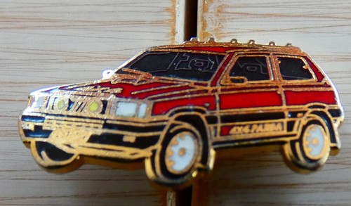 Rare petit pin voiture fiat - rare,