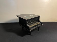 boîte à bijoux musicale en forme de piano