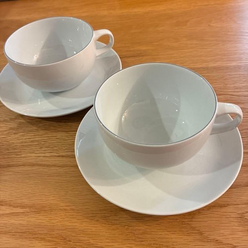 Lot soucoupes à - de, tasses