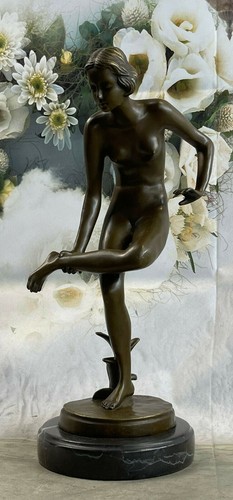 Western art déco sculpture - western,