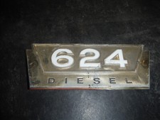 IH FARMALL  624 DIESEL EMBLEM