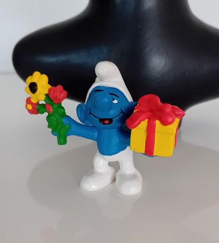 Schtroumpf avec cadeau et - ,