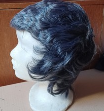 Perruque femme, cheveux courts
