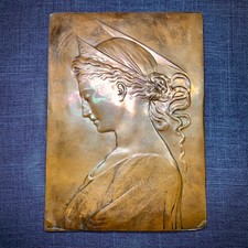 Bas-relief ancien Sainte