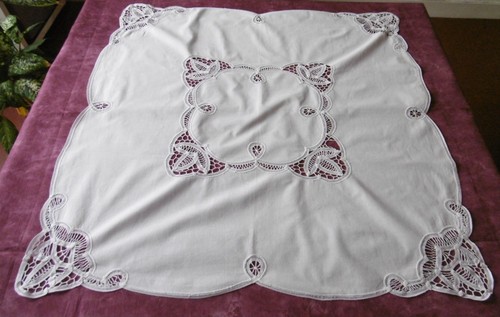 Nappe avec jolie - dentelle, aux