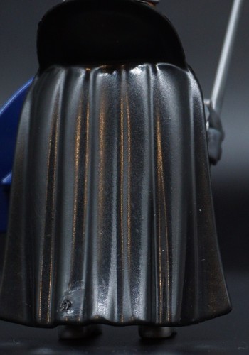 Playmobil cape noire avec col