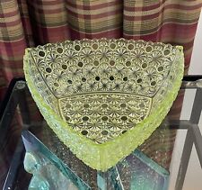Bol En Verre Triangulaire Jaune Fenton Daisy Et Button EXC