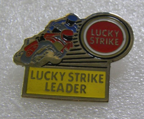 Pin lucky strike - lucky, cigarettes