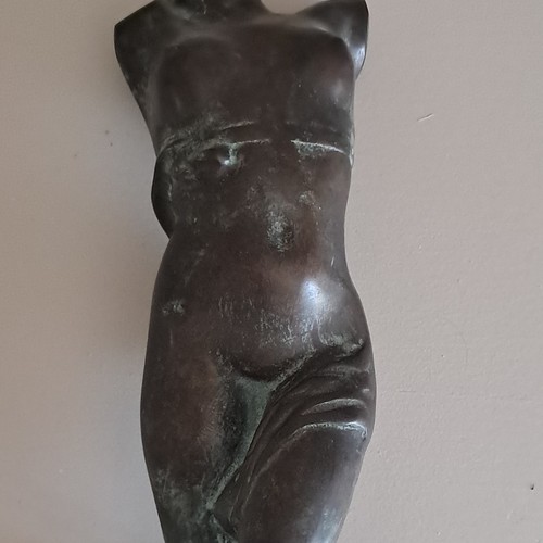 Sculpture figurative humaine - ,