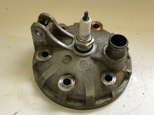 Une culasse moto ktm - moto, 250
